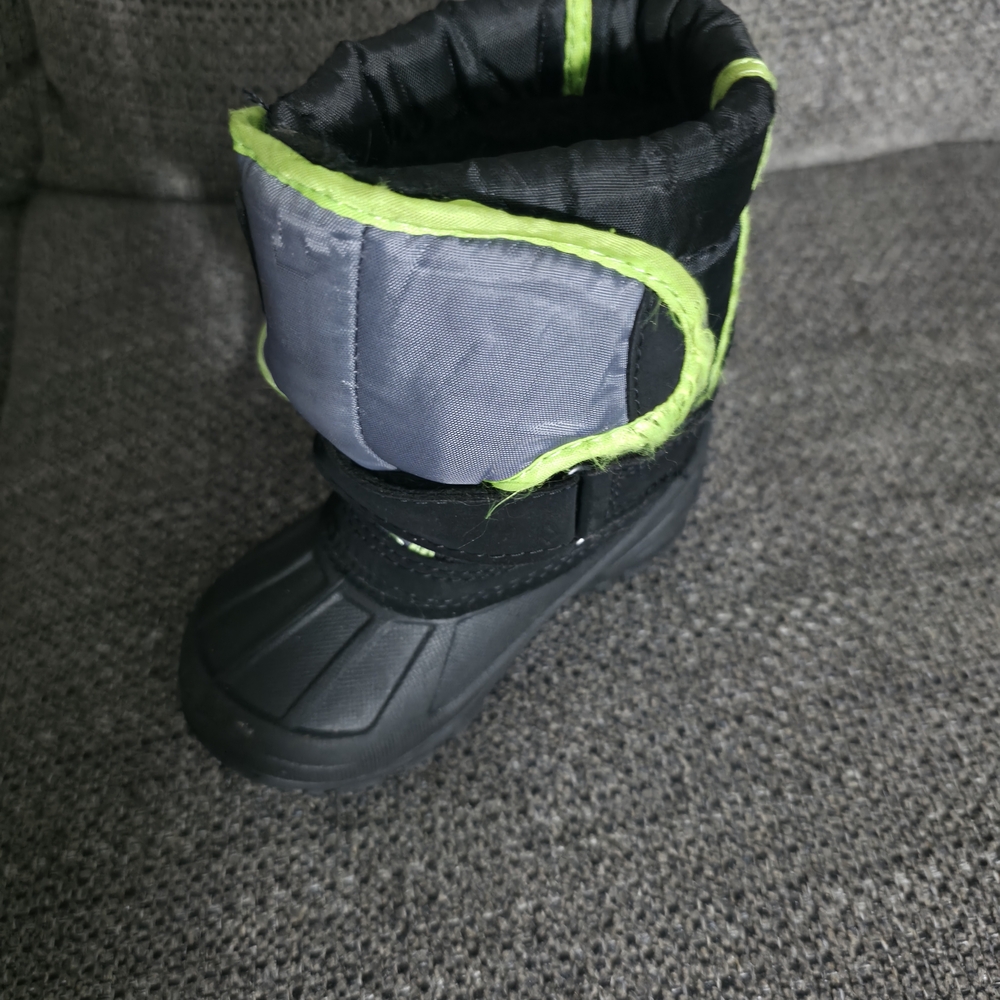 Kids Black and Gray Insulated Winter Boot Toddler Size 8